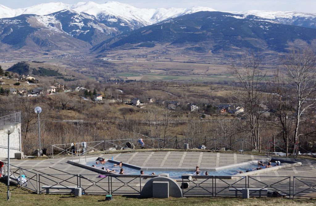 The pleasure of walking to the thermal baths of Dorres and bathing in them